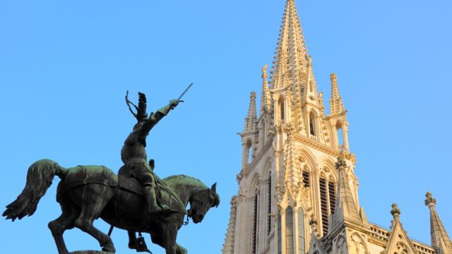 Flêche Sainte Epvre Et Statue René II