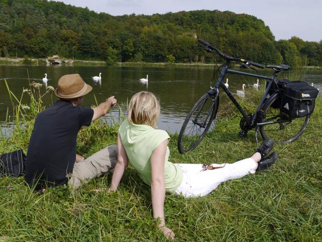 Couple flanant sur la boucle de la Moselle