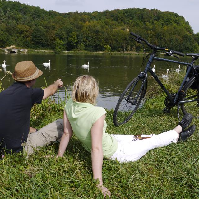 Couple flanant sur la boucle de la Moselle