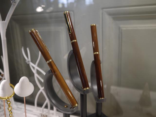 stylos-bois-mirabellier-lucie-petitjean.jpg