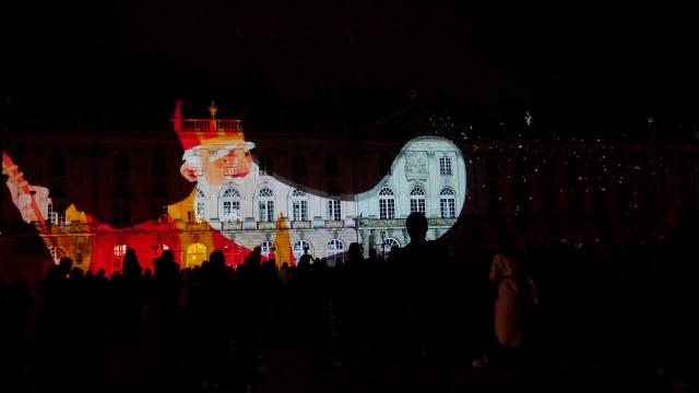 Projection Saint-Nicolas sur la façade de l'hôtel de ville