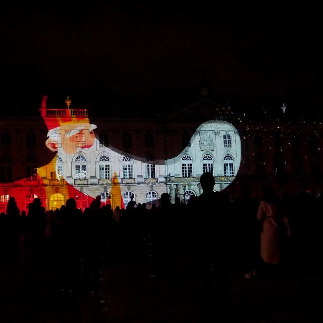 Projection Saint-Nicolas sur la façade de l'hôtel de ville